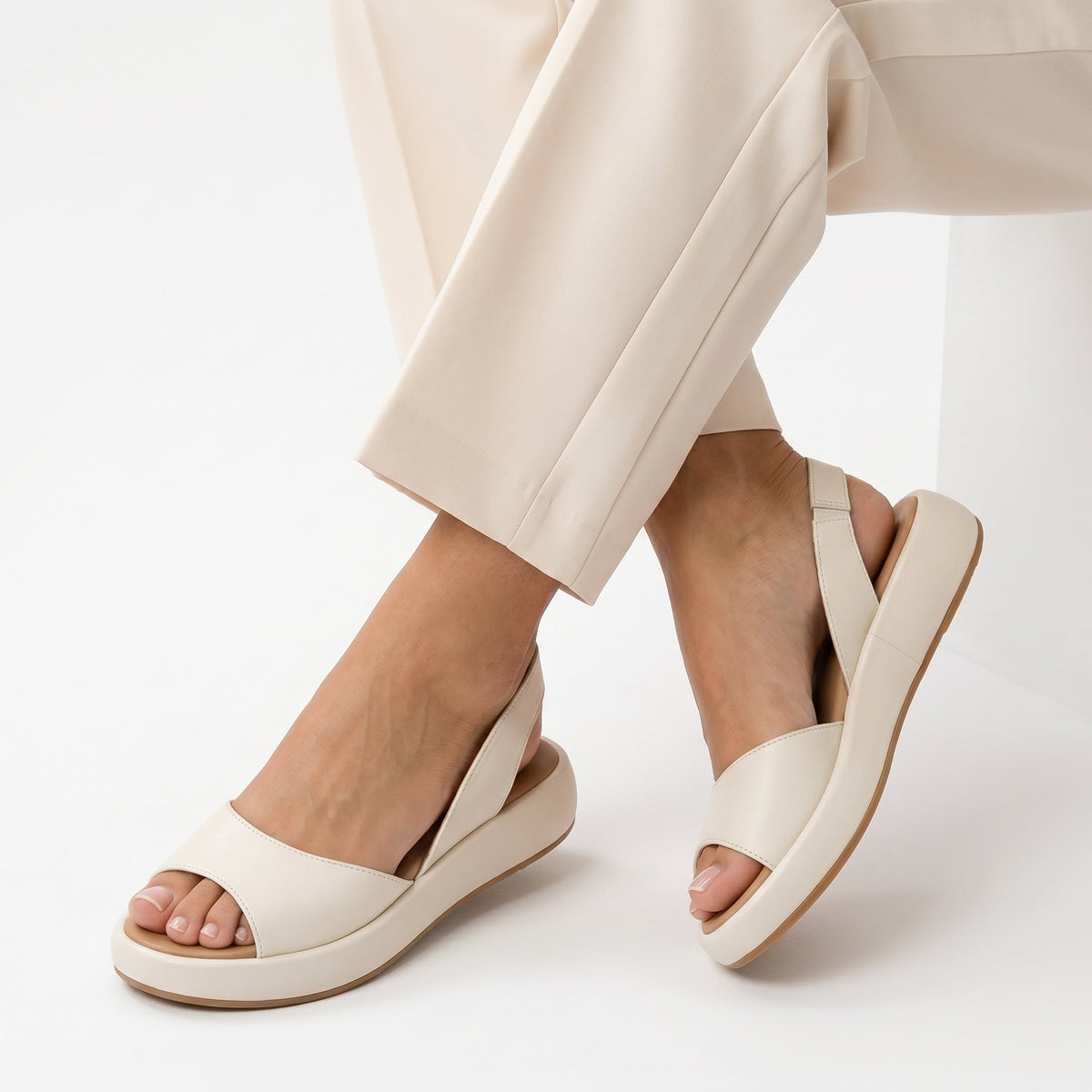 Cláudia - Anatomical Sole Flat Sandals